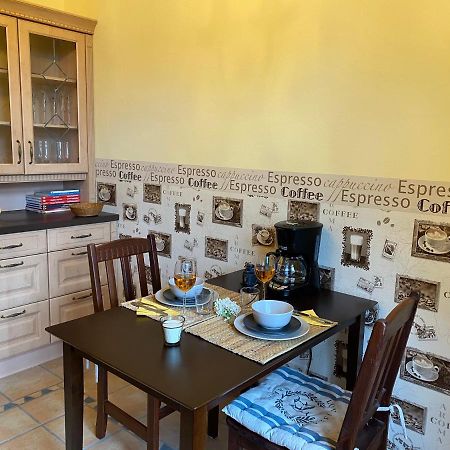 Exklusive Ferienwohnungen Im Gutshaus Viezen Bernitt Exterior foto