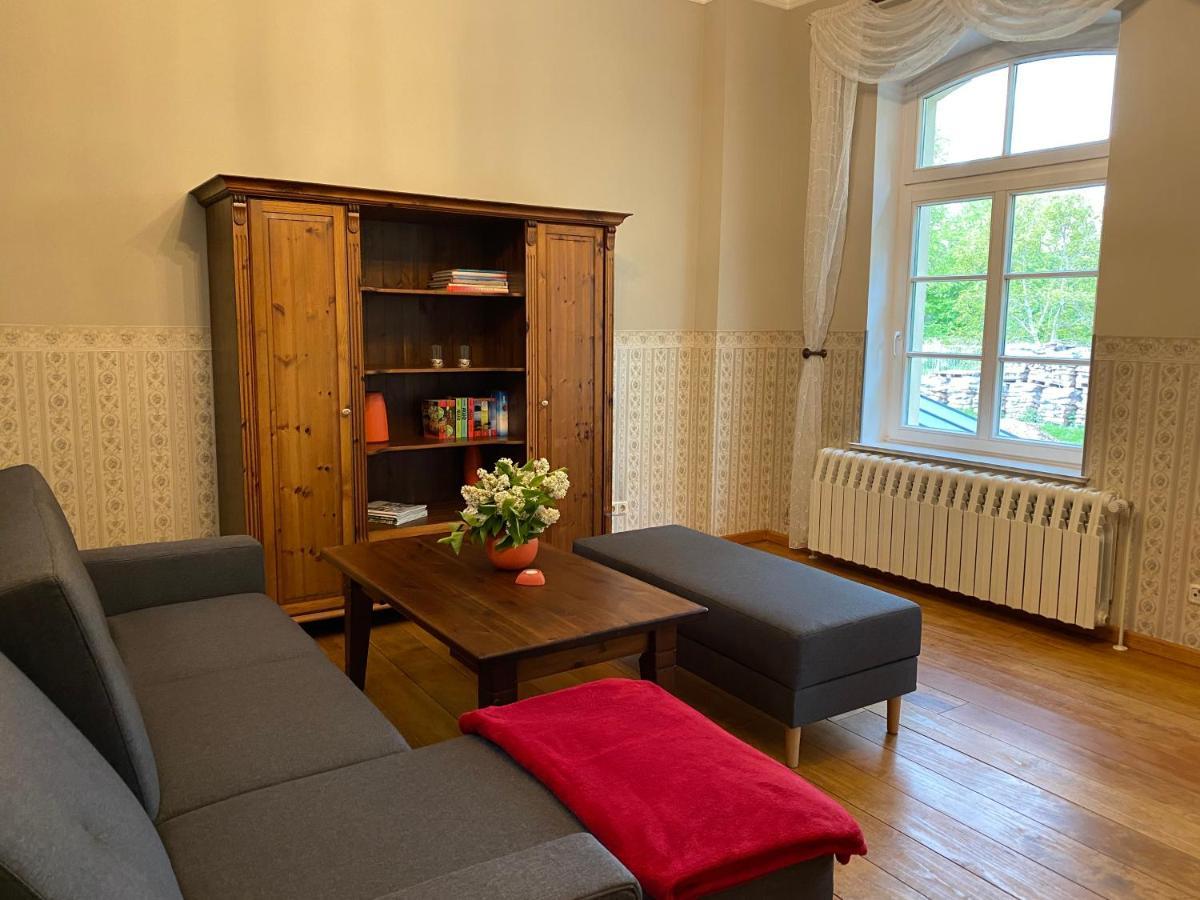 Exklusive Ferienwohnungen Im Gutshaus Viezen Bernitt Exterior foto