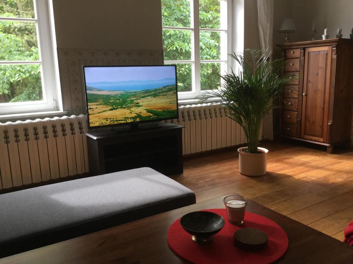 Exklusive Ferienwohnungen Im Gutshaus Viezen Bernitt Exterior foto